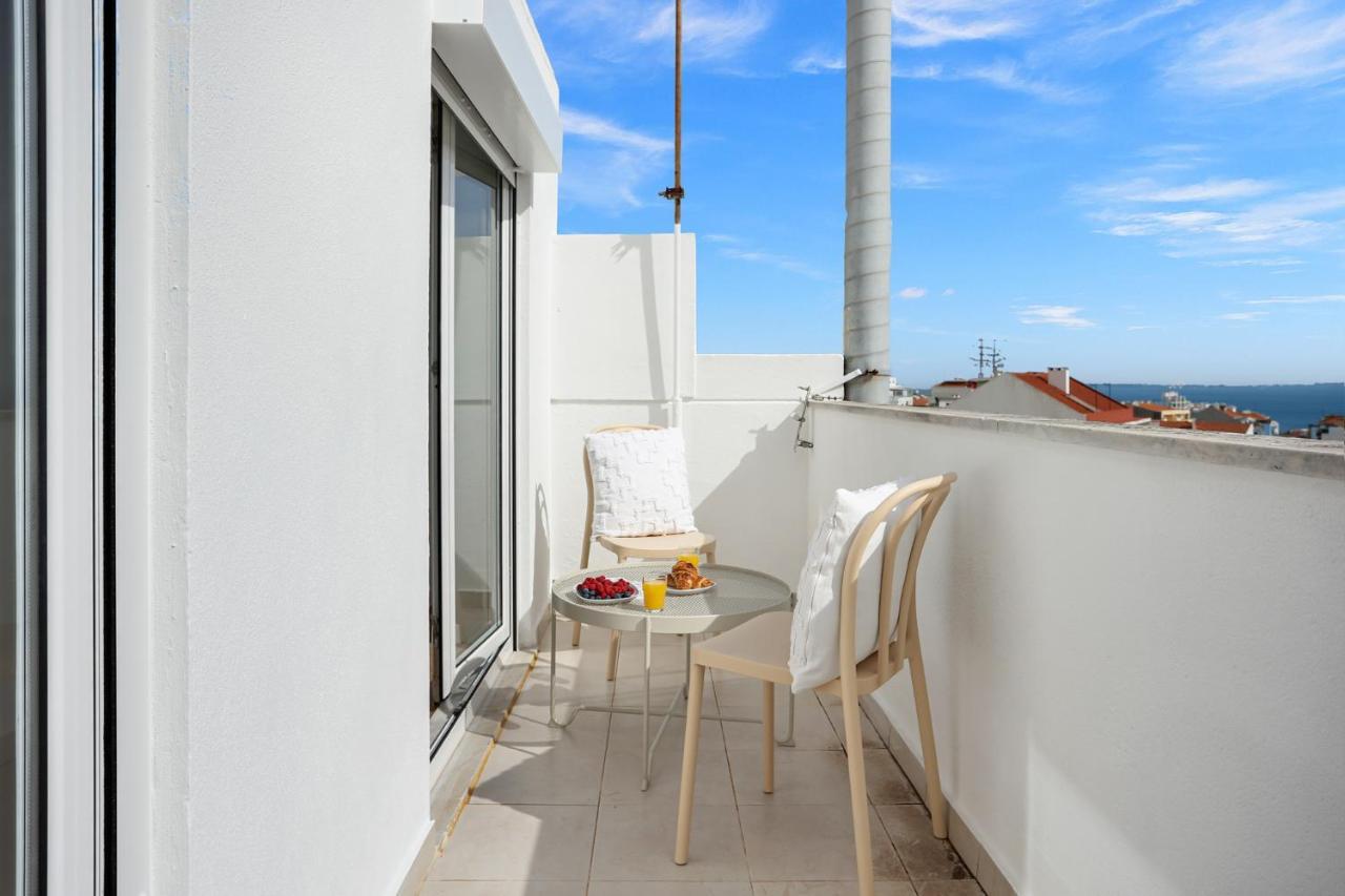 Sunny 2 Bedroom Apartment In Almada - Balconies With River View Exteriér fotografie